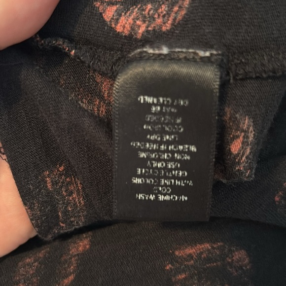 Torrid women’s black and red short sleeve graphic t-shirt size 1/1X - Picture 8 of 8